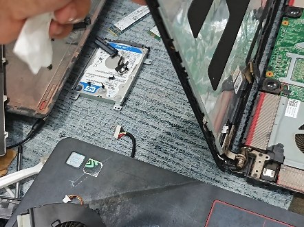 笔记本更换屏幕排线教程讲解