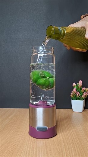 Raw Capsicum 🫑 vs Mini Blender 🤯🍸#shorts #capsicum #shortsviral #trending #drink