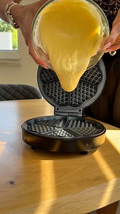 Proteines gofri 🧇 ➡️ 200g proteines puding ➡️ 1db tojás ➡️ 50g liszt ➡️ Pici sütőpor Tökéletes!😍🧇 #gofri #recept #proteingofri | Niki Horgol