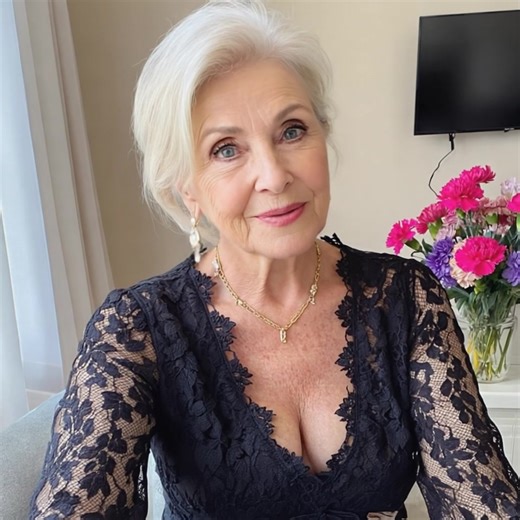 428K views · 5.3K reactions | maturewomendatingsite.com Grateful for life’s blessings and open to sharing the next chapter. | Over 60 Dating | Facebook