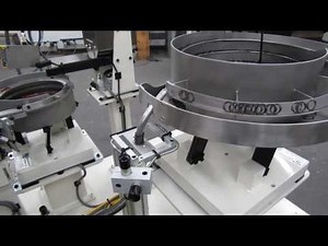 Vibratory floating mandrel feeds thin wavy washer