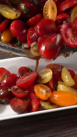 Delicious Tomato Salad Recipe for Steak Pairing