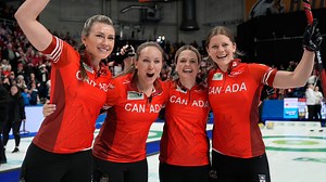 Homan dethrones Switzerland's Tirinzoni to win Canada's 1st curling world title since 2018 | CBC Sports