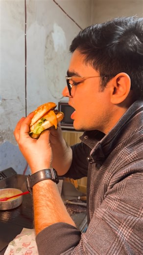 Mosha Mocktails & Shakes™ (Desserts & More) on Instagram: "American-style smash burgers 🍔 • Freshly smashed patties • High protein goodness • Crispy outside, juicy inside Because good food can be smart food 💯 Available at 📍Maujpur outlet Brand:- @big_bite_burger_8 Follow @mosha_mocktails_shakes Must visit our outlet #mosha_mocktails_shakes #smashburger #americanstyleburger #freshfooddaily #highproteinmeals #burgerlove #premiumburger #foodwithquality #burgertime"