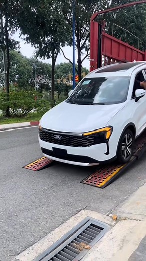 1.3M views · 10K reactions |  Ô TÔ NHẬP KHẨU GIÁ RẺ  - Ford...