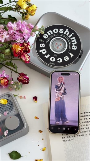 I loop Lu Han’s songs, and I never get tired of them.