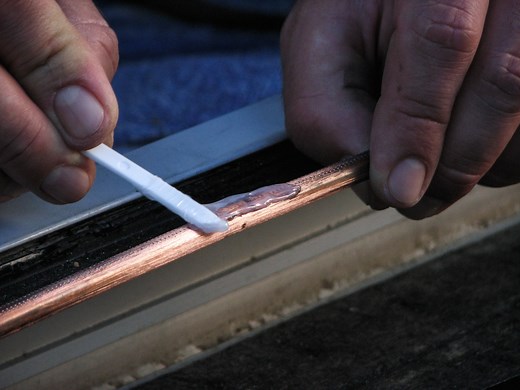 Comment réparer un tuyau de cuivre percé