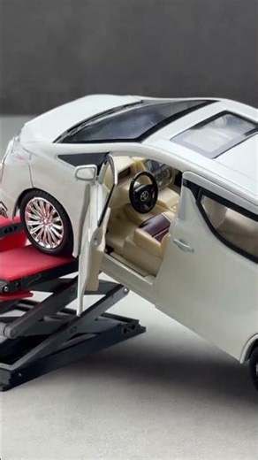 A land-based first-class cabin with remote-controlled doors—this Toyota Alphard is simply my dream