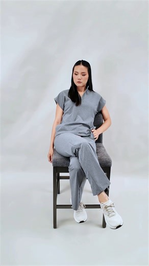 Owo Uniformes Scrubs on Instagram: "JASPE ya está aquí. El nuevo básico en scrubs profesionales que eleva tu look todos los días. Atemporal, versátil y hecho para quienes marcan el ritmo en su profesión.🤩 No es solo un color, es el estándar. OWO es The Standard. #Owoscrubs #newcollection #ScrubStyle #Scrubs #TheStandard"