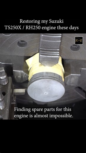 Currently restoring a Suzuki TS250X / RH250 2-stroke engine. Finding spare parts for this engine has been almost impossible — it’s extremely rare in my country. Most of the components had to be repaired and reused carefully. The piston was still in good condition, so I decided to replace only the ring set. However, an original ring set was nowhere to be found 😩 As a solution, I used a Honda CRM250 ring set, which was slightly larger than the original. To make it fit, I used a lathe machine to w