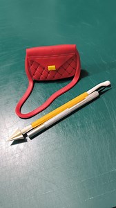 How to make women handbag 👜 /Out of fondant/ topper . . . #handbag #handwork #handbaglover #rajucakeartist #reelsinstagram #fondantcake #topper #figurine #cakesdecorating #artist #jeevanbakery | Raju Suwi