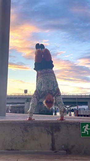 Just had to give this trend a go 😂 #handstand #calisthenics #gymnastics #yoga
