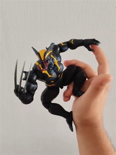 some small extra accessories for symbiote wolverine . . #customfigure #actionfigures #thisweekincustoms #repaintfigure #venom