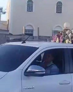104K views · 10K reactions | Mais uma Carreata de Nossa Senhora que emocionou a todos os canindeenses nessa tarde... o carro que levava a imagem peregrina passou por diversos bairros da cidade. Muitos homenagearam a Mãe do Filho de Deus com flores, correntes, balões e fogos de artifício. Viva Nossa Senhora!!! | CH Studio | Facebook
