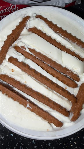 Lucy smethurst on Instagram: "… Viral Japanese cheesecake trial ✨ It’s not awful and is worth the try, but I would definitely dribble the biscoff spread on top next time (just a smidge). 💪🏼 20g protein as I at roughly 200g of the pot (124 cals) 💪🏼 8ish biscuits (320 cals) #viralcheesecake #tastetest #goals #foryou #gymtok Would you try this?"