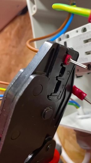 Splendid Isolator for Electricians and Industrial Use