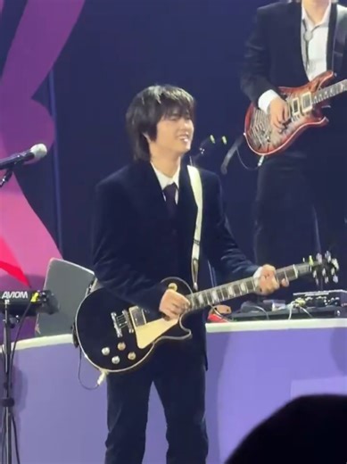 Xdinary Heroes' Jungsu Performs Strawberry Cake