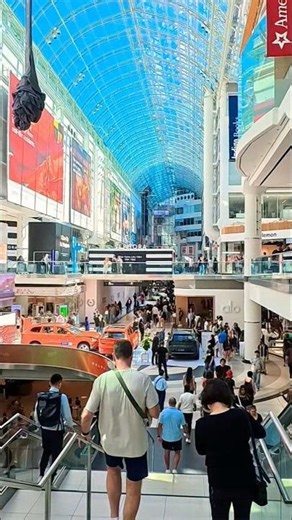 Toronto 🇨🇦 Saturday Eaton Centre Mall Walking Tour Canada 4k