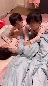 doesn’t want to get up #triplets #hujiasanqianjin #fyp #cutebaby #babylove #cute #childhood #foryou | Triple Daugthers