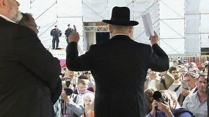 Jews and Muslims protest at Germany circumcision ruling