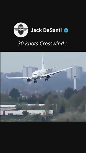 0 Knots vs. 30 Knots Landing: The Difference! ✈️ #airplane #aviation #shorts #fyp #physics #geek