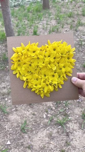 29K views · 184 reactions | Title: "Springtime Creativity: Simple and Beautiful Children's Crafts!" Hashtags: #ParentChildHandicraft #ChildrensHandicraft #ChildrensCreativeCrafts #HandmadeDIY #ChildrensCreativeCrafts paper craft paper craft ideas | paper craft | Facebook