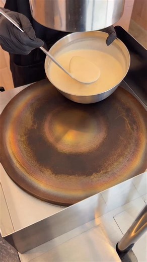 コージー《Japanese food》 on Instagram: "風で作るパリパリクレープ🌪️ ◆カソナード (¥780) 風の勢いだけで作る珍しいクレープ 広島で人気のクレープ店が12月に東京にオープン！現在はまだプレオープン中 エシレバターとフランス産のブラウンシュガーのみのシンプルなシュガーバター パリパリ食感で美味しいので食べてみて！ ≪店舗詳細≫ 【店舗名】Plis Tokyo 【住所】東京都港区高輪1-21-5 【営業時間】11:00〜18:00 【定休日】なし 【予算】¥1,000以下 #東京グルメ #白金高輪グルメ #クレープ ==================================== Wind-Made Crispy Crepes 🌪️ ◆ Cassonade (¥780) A rare crepe made using nothing but the power of wind. A popular crepe shop from Hiroshima opened in Tokyo this December and is currently 