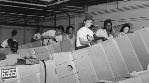 The anonymous faces who helped build aircrafts during World War II