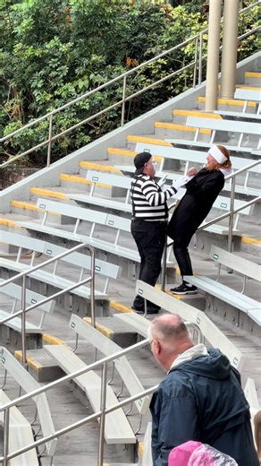 Unexpected reaction #lol #reaction #startle