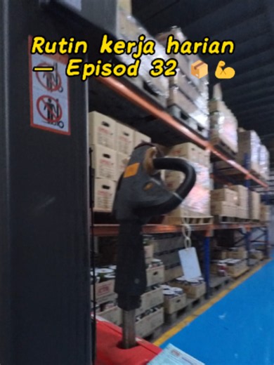 Ohooo~~ dah pukul 12! ⏰😂Hari ni korang makan apa untuk lunch? Share dekat komen sikit! 👇😋Editor macam biasa... tetap setia dengan NASI AYAM🍗😂 #fyp #fypmalaysia #trending #viraltiktokvideo #KTHPaint
