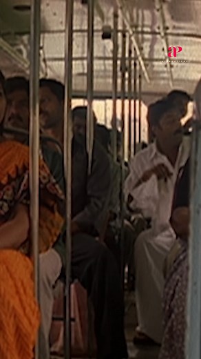 899K views · 10K reactions | Kadhal Sadugudu #reels #kadhalsadugudu #vikram #priyankaupendra #vivek #prakashraj #delhiganesh #tamilcomedy #comedy #tamilreels #trendingreels #vivekcomedy #tamilmovies #fbreels #kollywood | API Tamil Comedy | Facebook