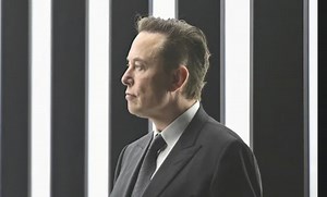 World’s Richest Man Elon Musk Doesn’t Own A House; Crashes At Friends Places Literally