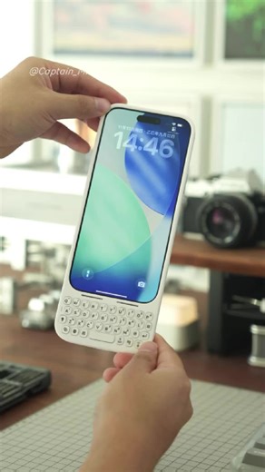 "Using a Keyboard on an iPhone is a fresh experience that I had never imagined before." Secure Akko MetaKey at $59.99 during the holiday season. https://en.akkogear.com/jg6s 📷 Captain_Mike from redNote #akko #akkokeycaps #akkoswitches #keyswitches #akkokeyboard #gamingseutp #pcsetup #mechanicalkeyboard #cutesetup #keyboard #keycaps #custombuild #ansi #customkeyboard | Akko