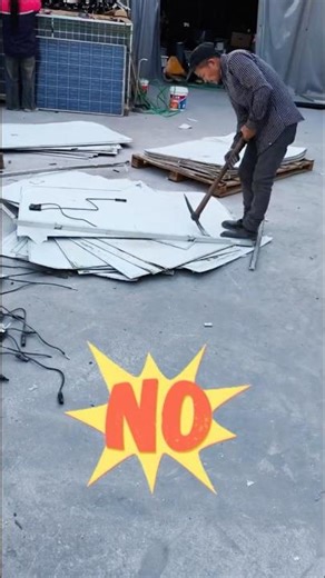 Discarded solar panels enter a photovoltaic panel recycling system for automatic decomposition.