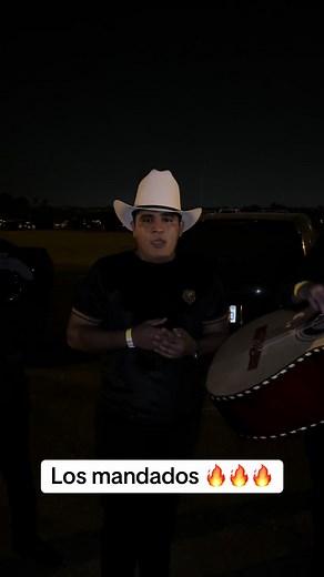 Los Mandados: Vicente Fernández y La Migra