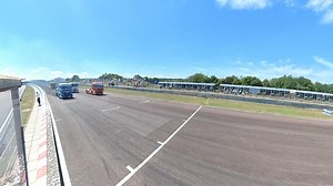 🚛💥 Ever Seen Giants Race? 💥🚛 Machines weighing over five tonnes and packing 1000 bhp thundering around the fastest circuit in the UK – it’s a sight you won’t forget! Come to Thruxton this weekend and watch these absolute beasts go wheel-to-wheel on track. 🎟️ Don’t miss it - https://thruxtonracing.co.uk/racing/british-trucks | Thruxton Race Circuit