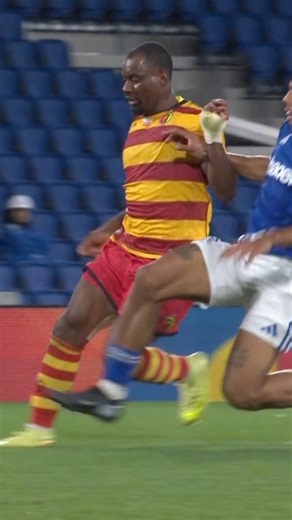 Guela Doué with a tackle timed to perfection 😤 #UECL | UEFA Europa League