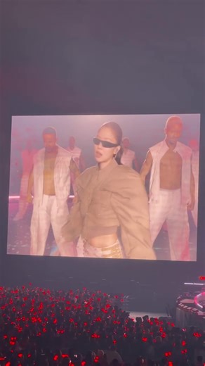 Blackpink's Jennie Shines at Deadline in Tokyo