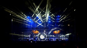 Shout out to our lighting and production crew for designing the incredible stage visuals for our summer tour. Special thanks to Thomas “Church” Christmann for crafting an intricate system, combining lighting and LED video screens to create a truly elevated experience for our set. 🎥: Sébastien Paquet | Korn