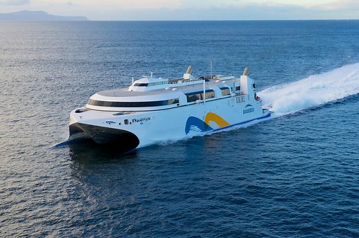 Se llama Francisco y es el ferry más rápido del mundo: un barco capaz de navegar a 110 km/h cargado de coches