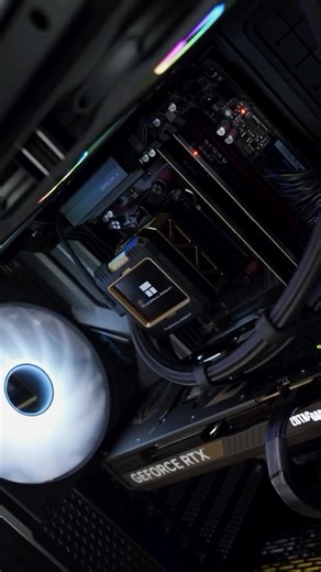 EMARQUE PC on Instagram: "#EMARQUE 217 INF powered by AMD Ryzen™️ 7800X3D and ZOTAC GAMING GeForce RTX 5070 Ti SOLID SFF OC 16GB GDDR7 https://emarque.co"