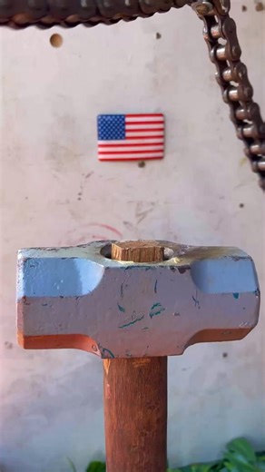 Sledgehammer handle hack using a chain for a rock solid grip Chain wrapped handle upgrade for a stronger safer sledge setup #Workshop #DIY #Tools #Sledgehammer #Fix | Master of Solution