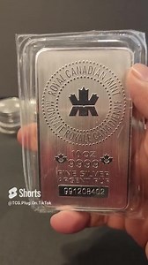 Hunt for top-tier silver investments? This bar delivers .9999 fine silver—among the purest you’ll find! 🌟 Backed by Canada’s government mint (over 100 years of craft!), it comes with a unique serial number, serrated edges, and RF-sealed casing to keep it safe from damage or fakes. Lower premiums than silver coins—get more pure silver for your money! Plus, the sleek maple leaf design (front & back!) isn’t just pretty—it’s a piece of Canadian heritage. Easy to sell later (super liquid!) and loved