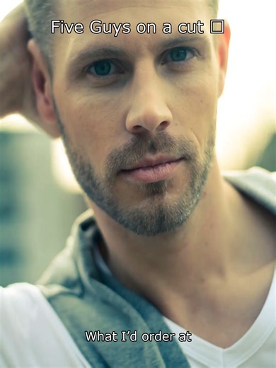 This Five Guys order won't ruin your cut 🔥 Skip the fries and you're golden at under 500 cals How I pick my orders: MenuMasters app (link in bio) #fivetguys #cutting #macros #lowcalorie #highprotein #dietingtips #flexibledieting