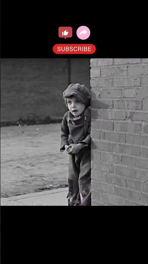 Charlie Chaplin Window Repair Scheme 😂 | The Kid 1921 #Shorts