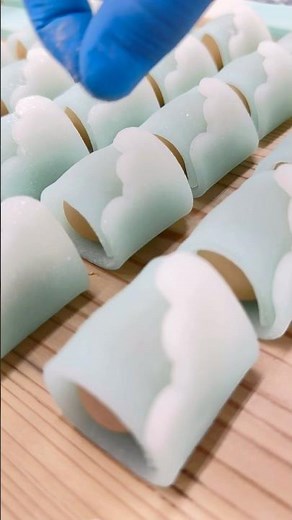 夏空にもくもくと大きな入道雲が現れる様子を表現いたしました☁️✨#和菓子 #外郎 #雲