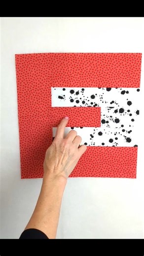 The E was EASY. I pieced it in sections, the middle first, then added the top and bottom, and finally the side bar. Downloadable Pattern from Jennifer Moore @monalunadesign ♥️ . #loveletters #whattheworldneedsnow #sendinglove #madeonmyjuki #myjukiclub | Juki Club for Stitchers