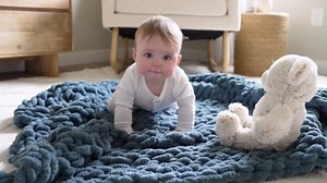 SAMIAH LUXE Chunky Knit Throw Blanket 50x60, Sage Green Chenille Throw Blanket for Couch Bed Sofa, Soft Fluffy Cable Knit Blanket, Oeko-TEX Certified, Machine Washable
