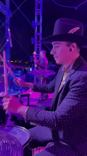 Pequeños Musical on Instagram: "Todo listo!! Que canciones quieren escuchar está noche?? 🎶🎄🎅🏻"