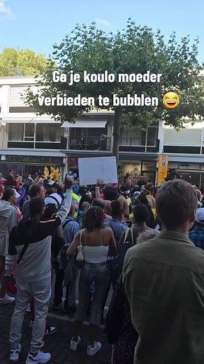 zomercarnaval Rotterdam. Ga je koulo moeder verbieden te bubblen 😂😂 #rotterdam #rotterdamcarnaval #carnaval